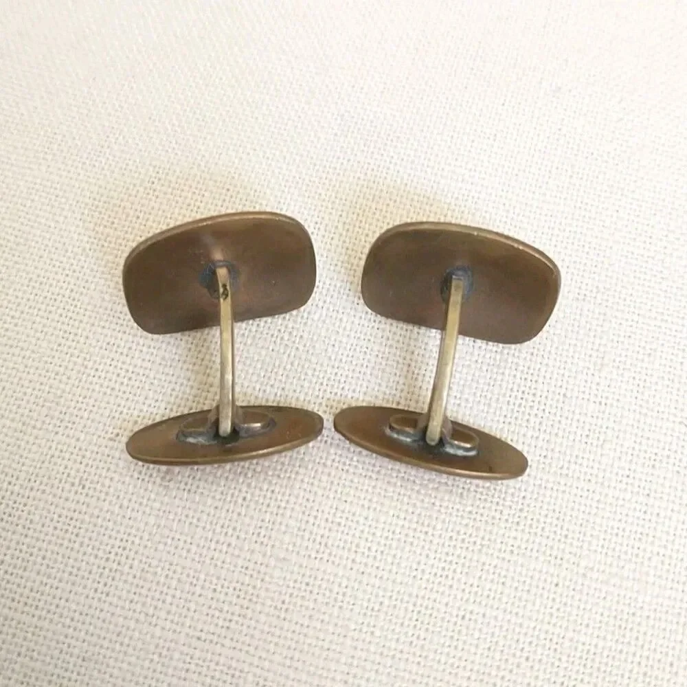 Vtg Cufflinks Gold Tone Metal Rectangle Curved Paisley Signed Amerikaner K.K